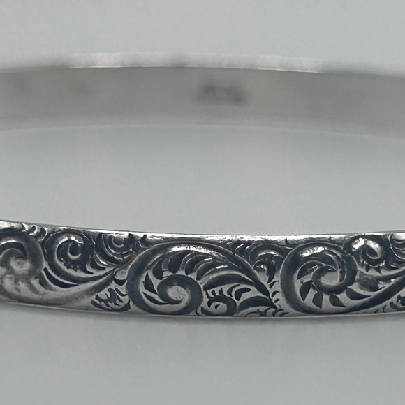 Beautiful Vintage Sterling Silver Bangle with amazing paisley design by Beau - Picture 9 of 12
